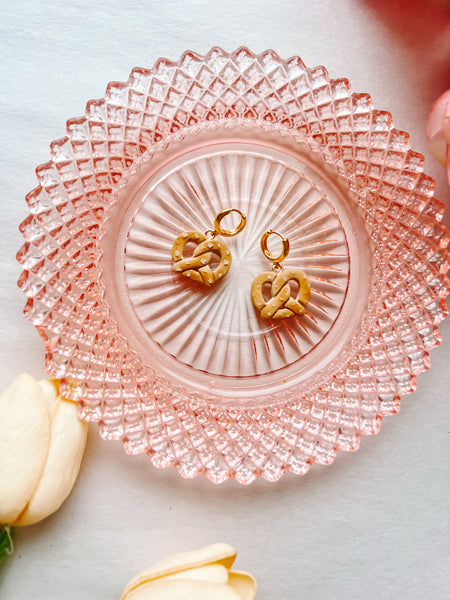 Pretzel Bead Huggies