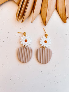 Ribbed Neutral Daisy Earrings