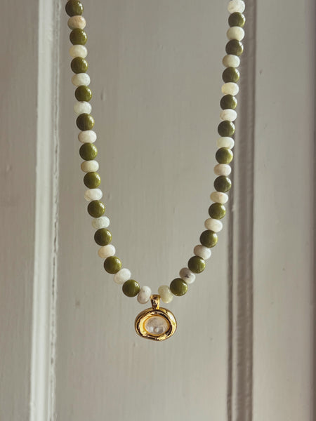 Mother of Pearl Bezel Beaded Necklace