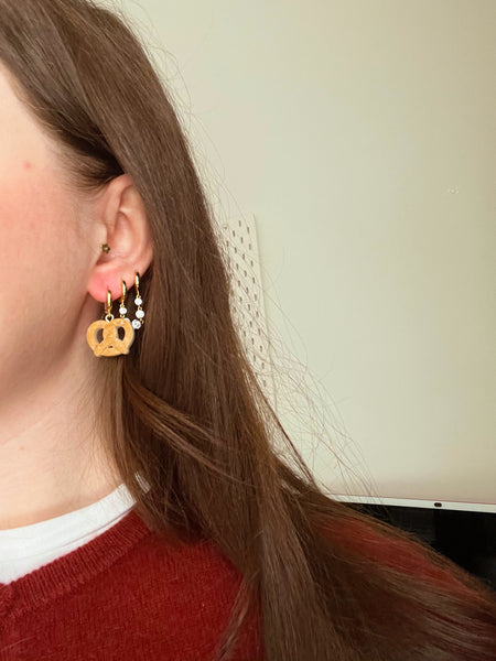 Pretzel Bead Huggies